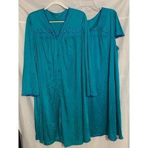 Shadowline Bright Teal Gown & Robe Set, Size 2X NWOT MAKE AN OFFER Made in USA